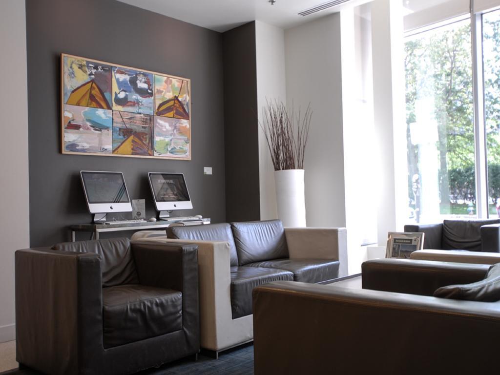 Global Luxury Suites At Kendall East Кембридж Экстерьер фото