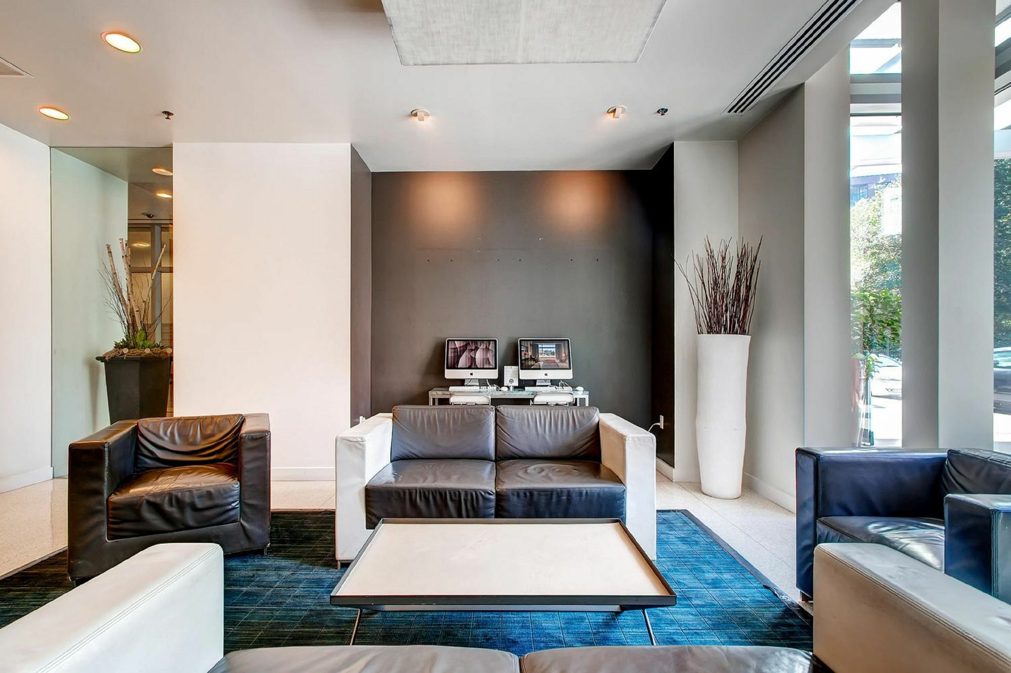 Global Luxury Suites At Kendall East Кембридж Экстерьер фото